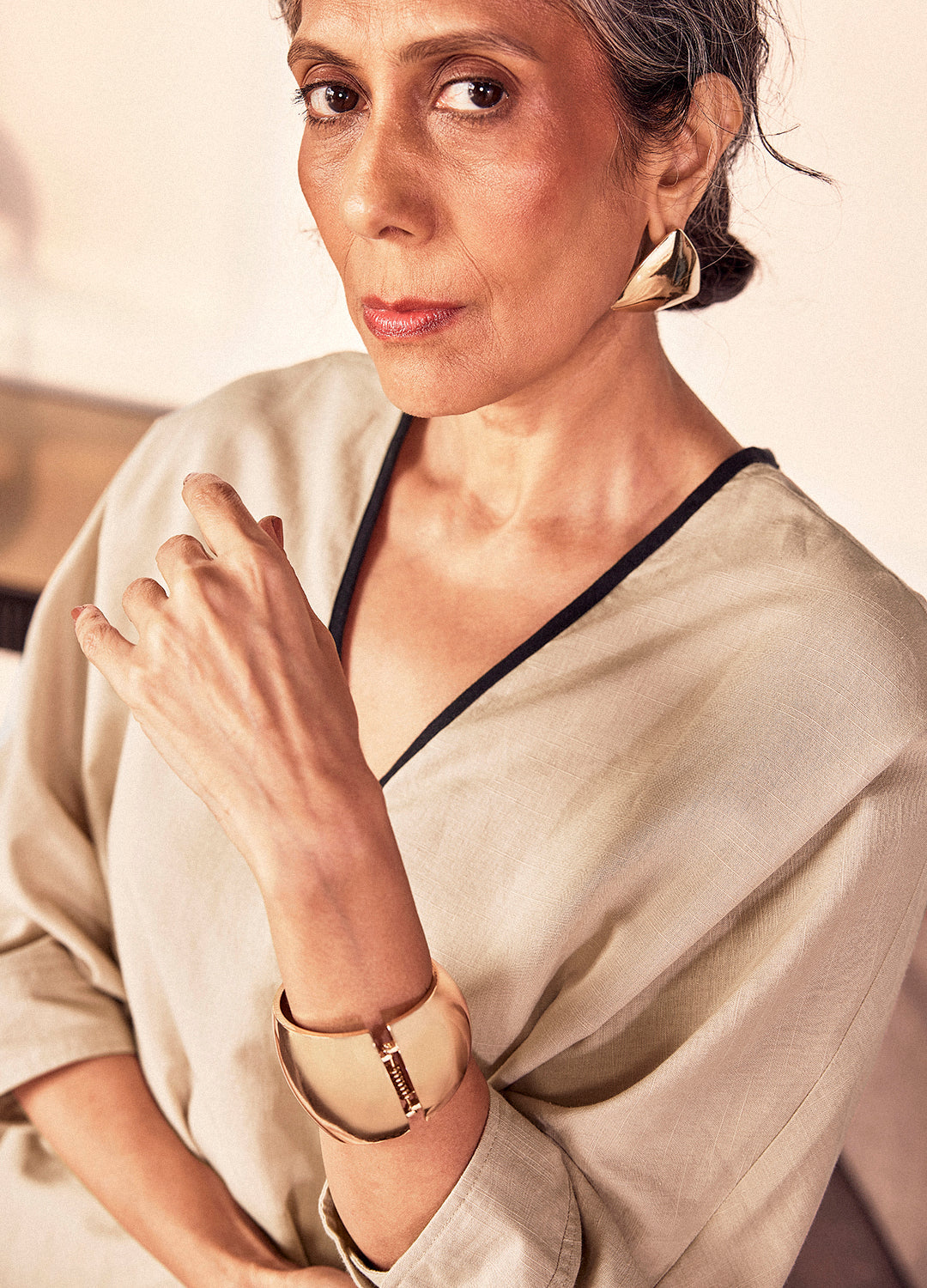 Waheeda Linen Blouse In Beige